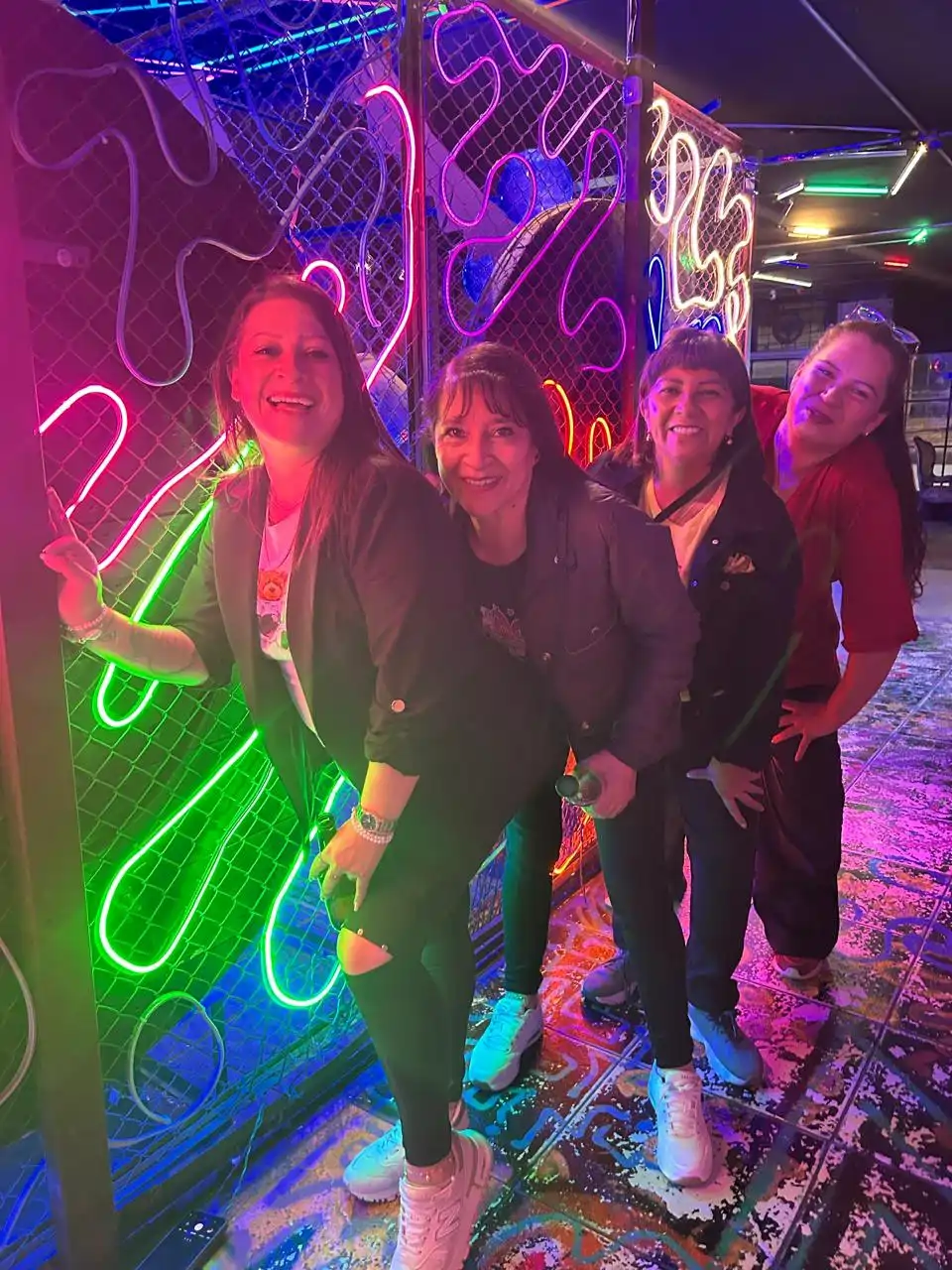 Mujeres celebrando